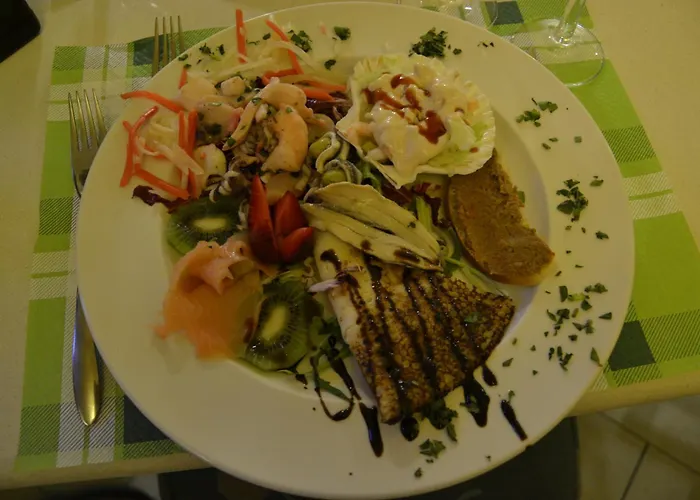 לינה וארוחת בוקר Donjon Centro 3*