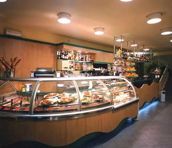 לינה וארוחת בוקר Donjon Centro קסטלבונו