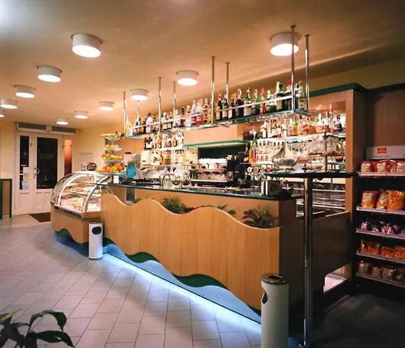 Donjon Centro 3* קסטלבונו