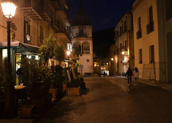 לינה וארוחת בוקר Donjon Centro קסטלבונו